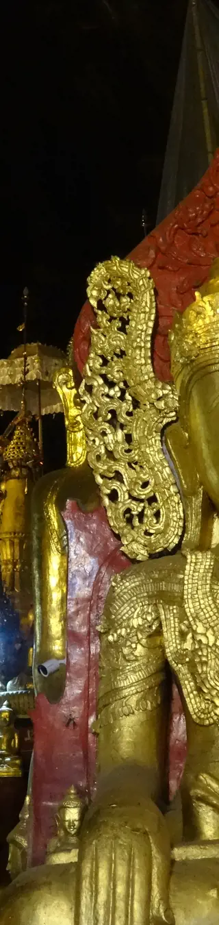 Bei den 8000 Buddhas der Pindaya Höhlen